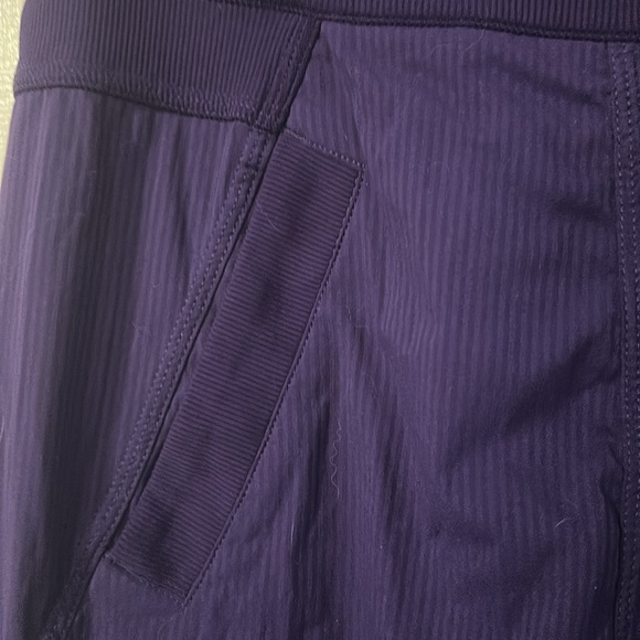 Women’s Lululemon Comfort Dance Studio Mid Rise Jogger Size 4 - Picture 6 of 11